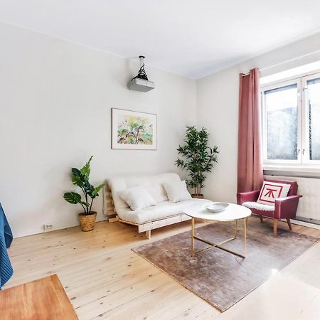 Appartement Wehost Modern Kitchen Studio With Bright Colours à Helsinki Extérieur photo