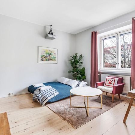 Appartement Wehost Modern Kitchen Studio With Bright Colours à Helsinki Extérieur photo