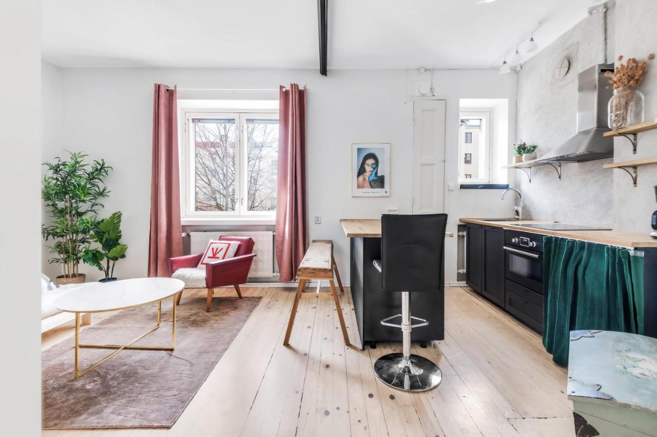 Appartement Wehost Modern Kitchen Studio With Bright Colours à Helsinki Extérieur photo