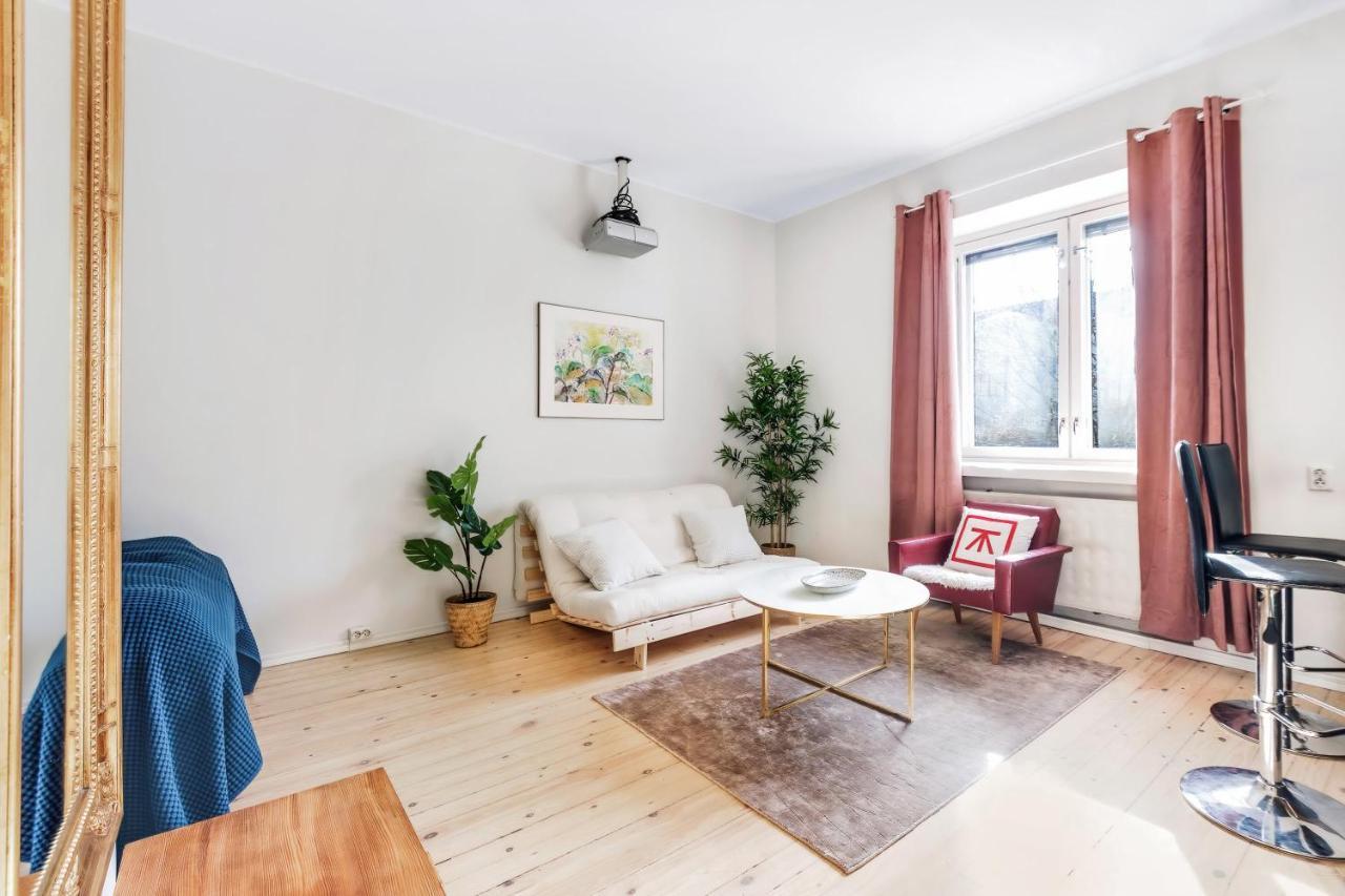 Appartement Wehost Modern Kitchen Studio With Bright Colours à Helsinki Extérieur photo